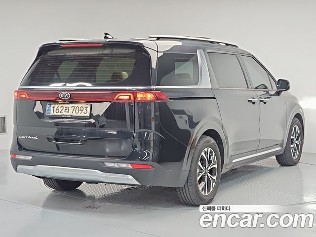 Kia Canival 2021 — photo 3