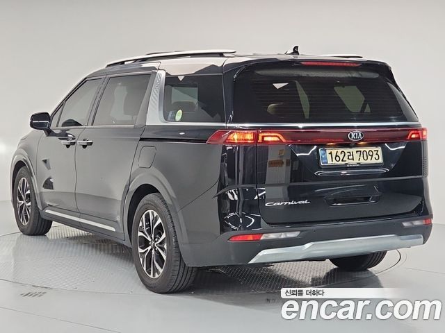 Kia Canival 2021 — photo 4