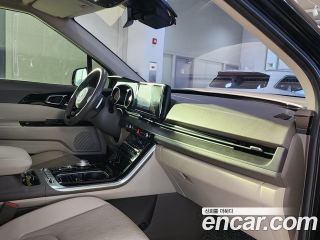 Kia Canival 2021 — photo 16