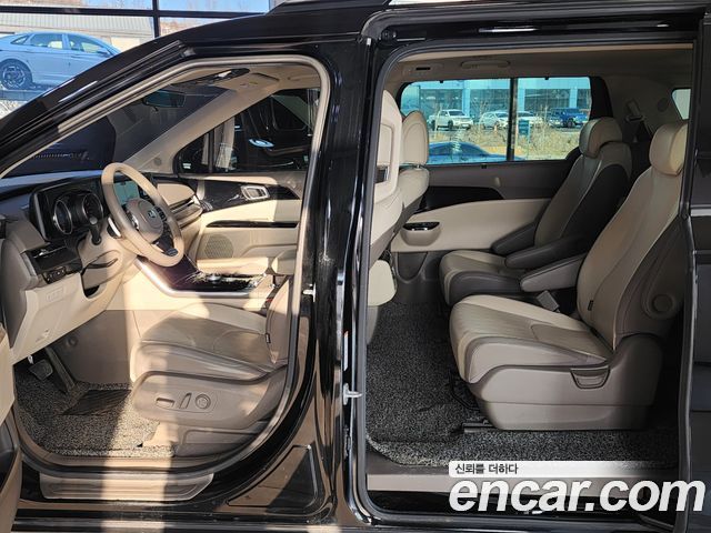 Kia Canival 2021 — photo 17