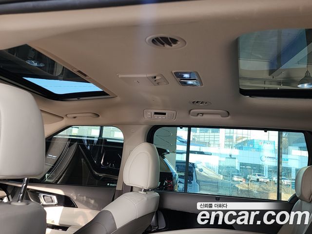 Kia Canival 2021 — photo 19