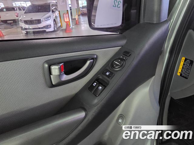 Hyundai Starex 2017 — photo 11