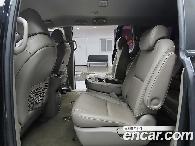 Kia Canival 2015 — photo 10