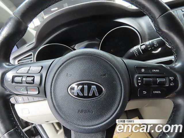 Kia Canival 2015 — photo 16