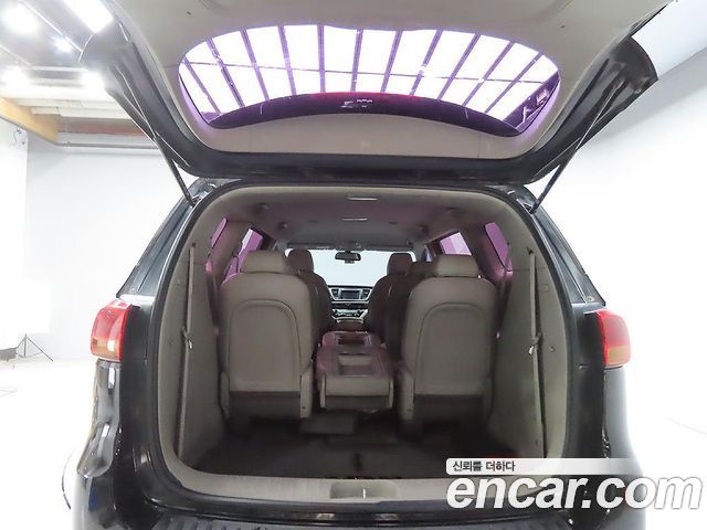 Kia Canival 2015 — photo 18