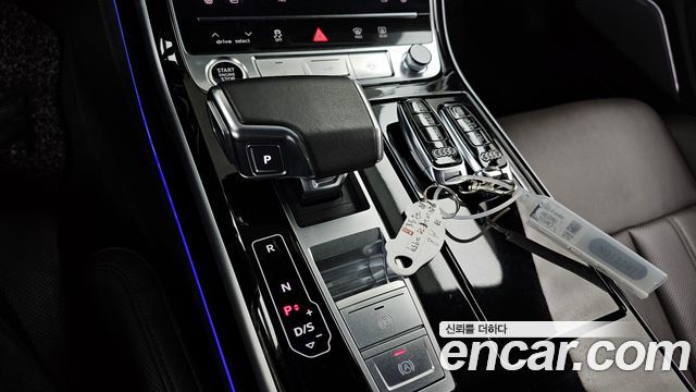 Audi A8 2021 — photo 9