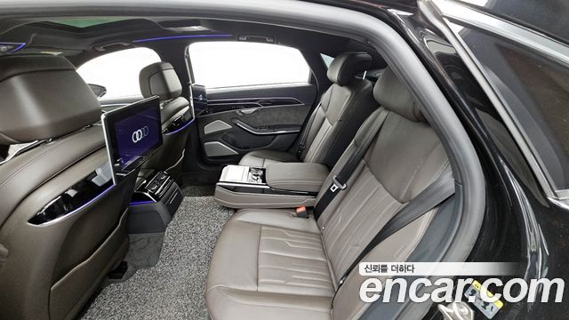 Audi A8 2021 — photo 12
