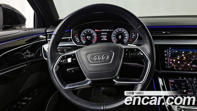 Audi A8 2021 — photo 13