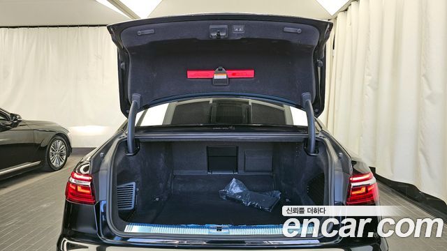 Audi A8 2021 — photo 20