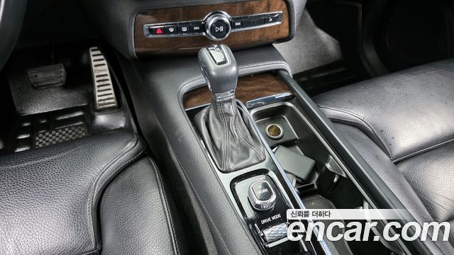 Volvo XC90 2017 — photo 9