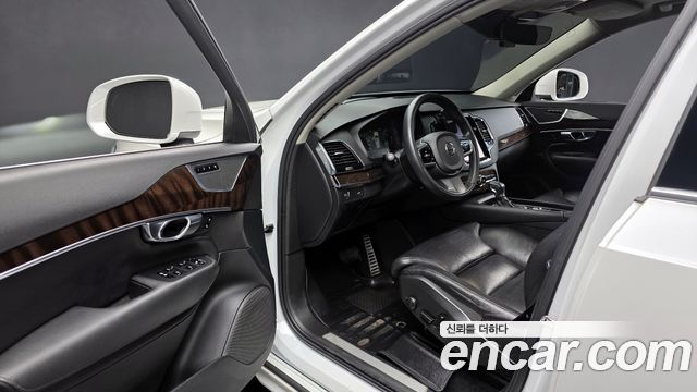 Volvo XC90 2017 — photo 11