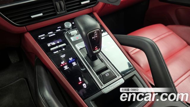 Porsche Cayenne 2022 — photo 9