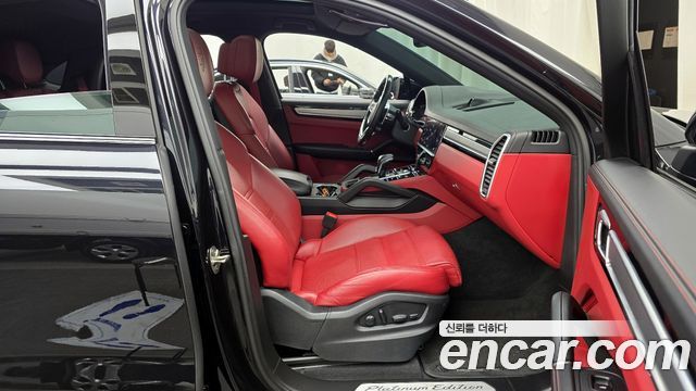 Porsche Cayenne 2022 — photo 11