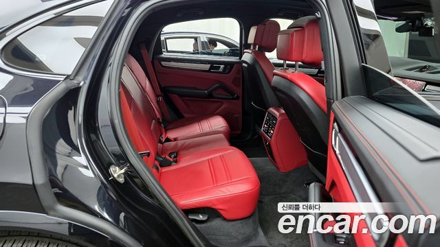 Porsche Cayenne 2022 — photo 12