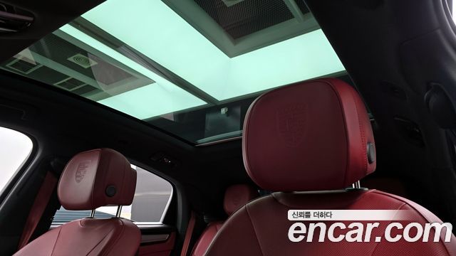 Porsche Cayenne 2022 — photo 17