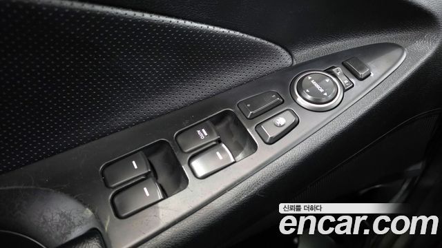 Hyundai Sonata 2011 — photo 19