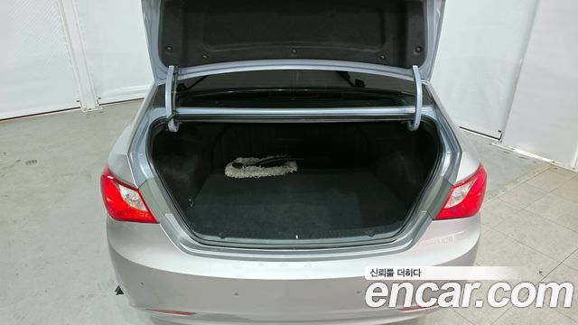 Hyundai Sonata 2011 — photo 20