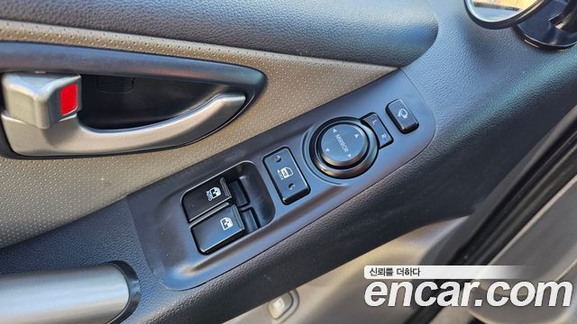 Hyundai Starex 2014 — photo 13