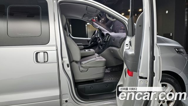 Hyundai Starex 2018 — photo 12