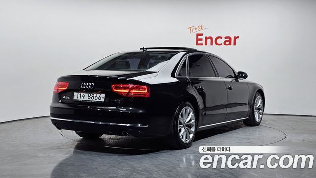 Audi A8 2011 — photo 2