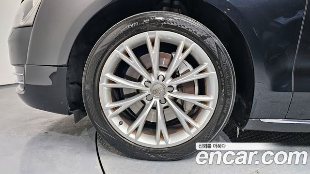 Audi A8 2011 — photo 5