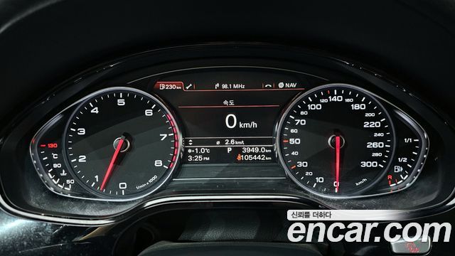 Audi A8 2011 — photo 8