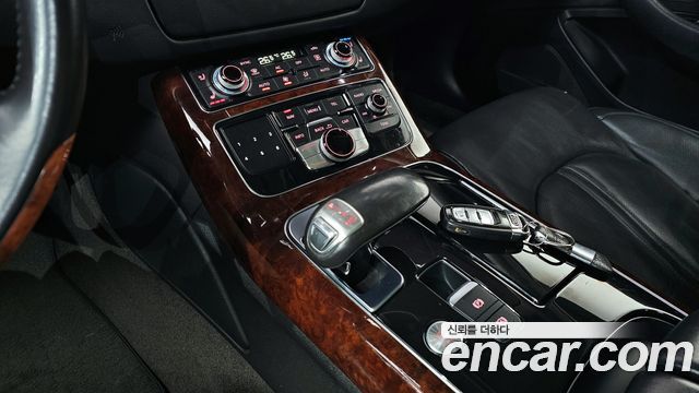 Audi A8 2011 — photo 9