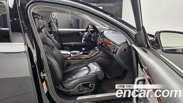 Audi A8 2011 — photo 10