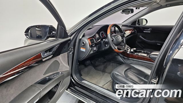 Audi A8 2011 — photo 11