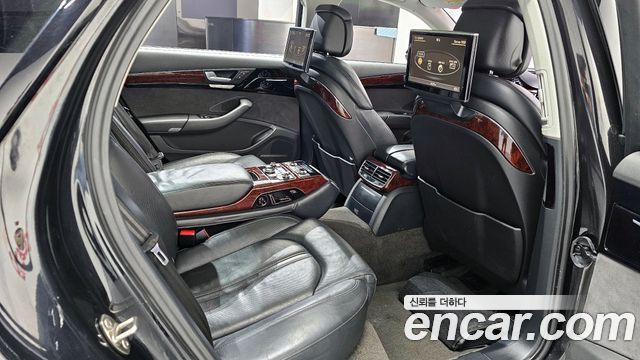Audi A8 2011 — photo 12