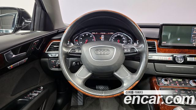 Audi A8 2011 — photo 13