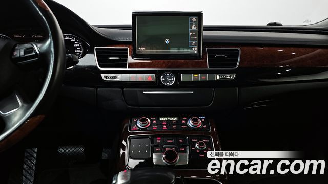 Audi A8 2011 — photo 14