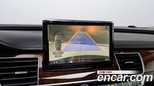 Audi A8 2011 — photo 15