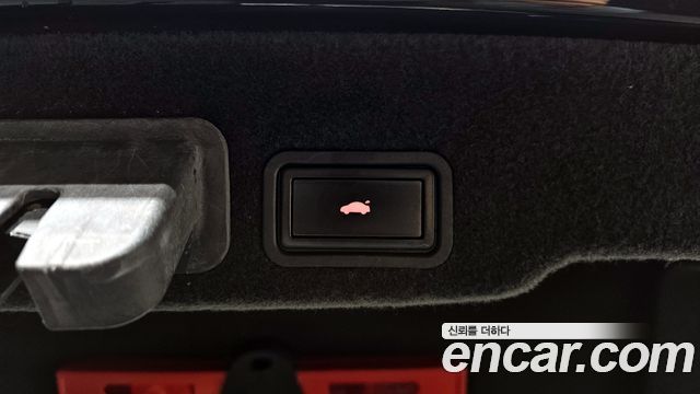 Audi A8 2011 — photo 20