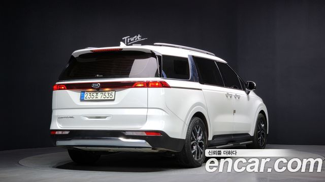 Kia Canival 2021 — photo 2