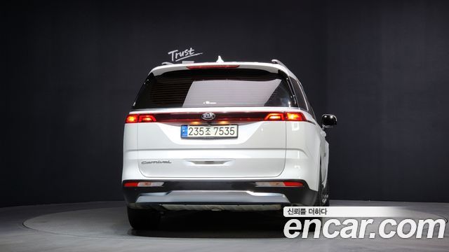 Kia Canival 2021 — photo 4