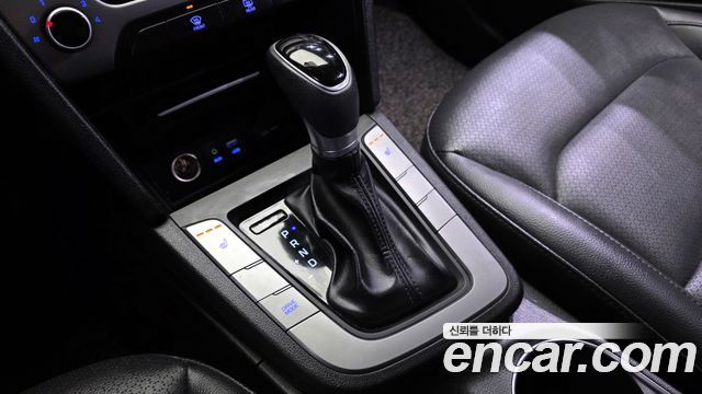 Hyundai AVANTE 2018 — photo 9