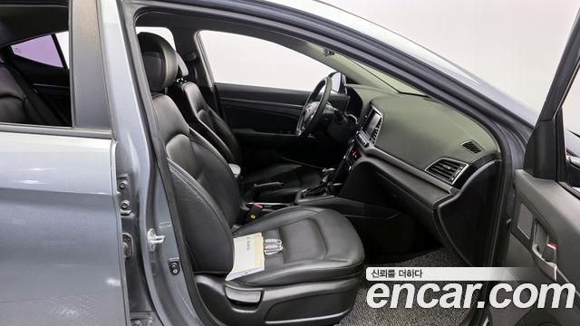 Hyundai AVANTE 2018 — photo 10