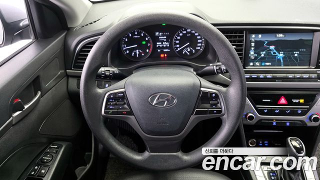 Hyundai AVANTE 2018 — photo 13