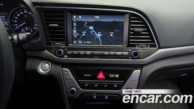 Hyundai AVANTE 2018 — photo 16