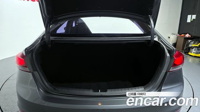 Hyundai AVANTE 2018 — photo 20