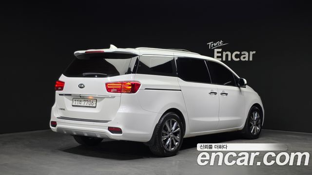 Kia Canival 2019 — photo 2