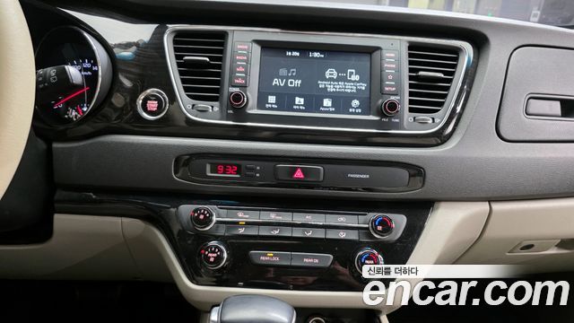 Kia Canival 2019 — photo 17