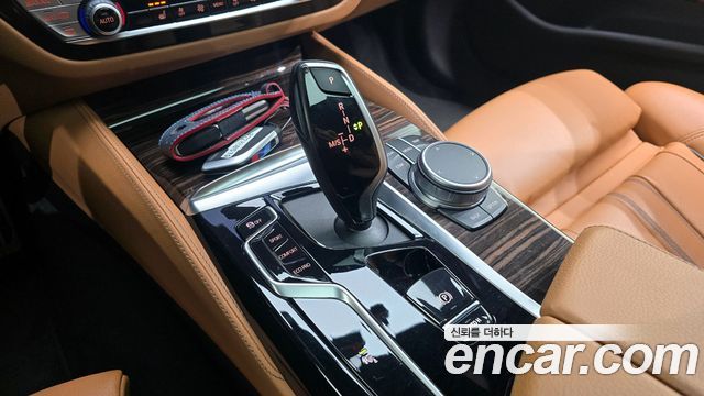 BMW 5-Series 2022 — photo 9
