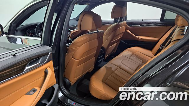 BMW 5-Series 2022 — photo 11