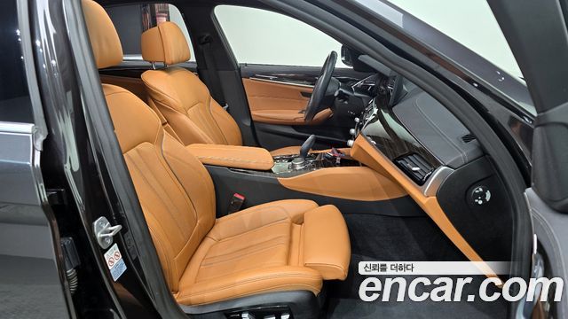 BMW 5-Series 2022 — photo 12