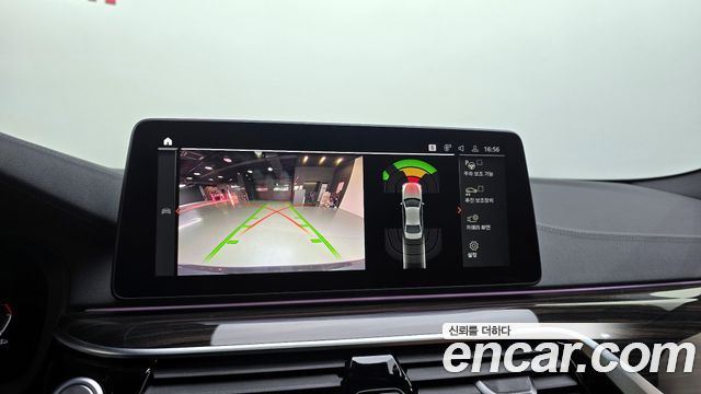BMW 5-Series 2022 — photo 16