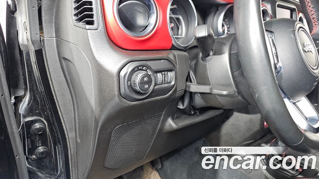 Jeep Wrangler 2022 — photo 14