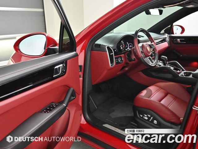 Porsche Cayenne 2021 — photo 11