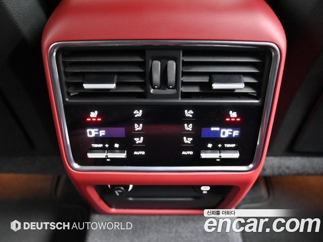 Porsche Cayenne 2021 — photo 16